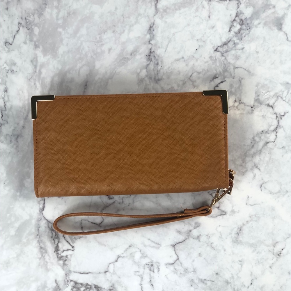 🔴SOLD🔴NWT brown gold tone zippered wallet